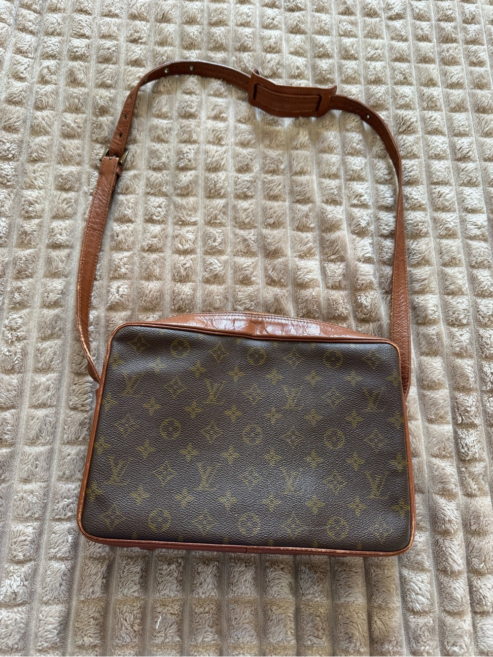 Louis Vuitton Monogram Sac Bandouliere Shoulder Bag - Picture 3 of 6